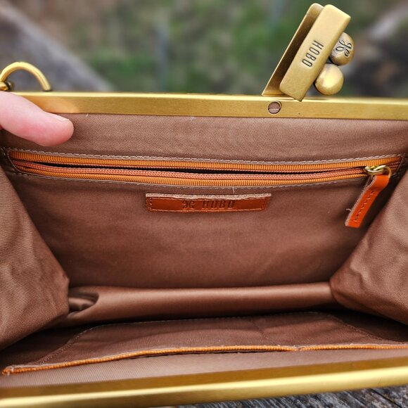 Hobo International Purse Rare Kisslock Clasp Polished Leather - Picture 11 of 11